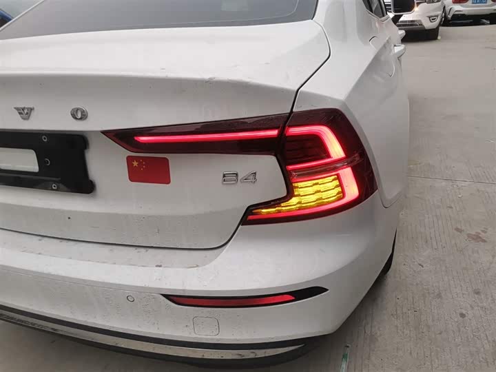 Фото 8 - Volvo S60