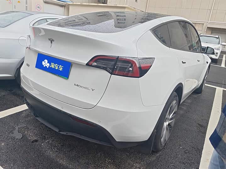 Фото 3 - Tesla Model Y