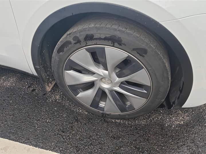 Фото 6 - Tesla Model Y