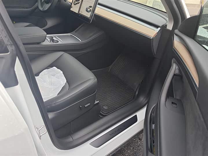 Фото 8 - Tesla Model Y