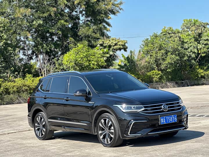 Фото 2 - Volkswagen Tiguan L Pro
