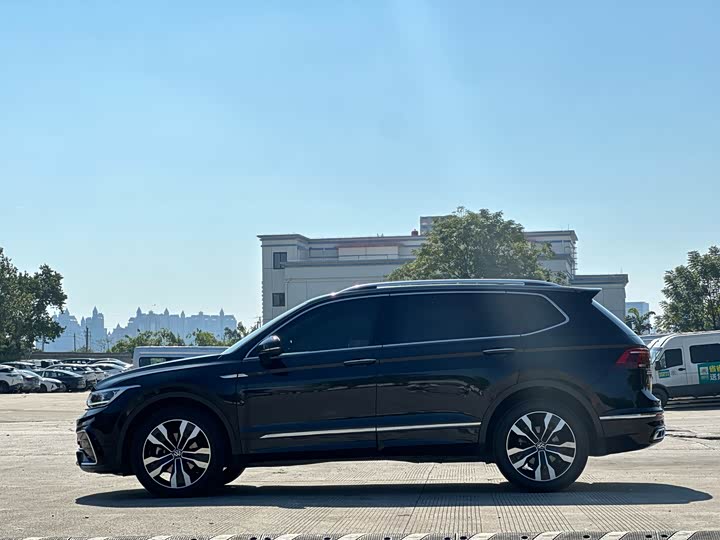 Фото 5 - Volkswagen Tiguan L Pro