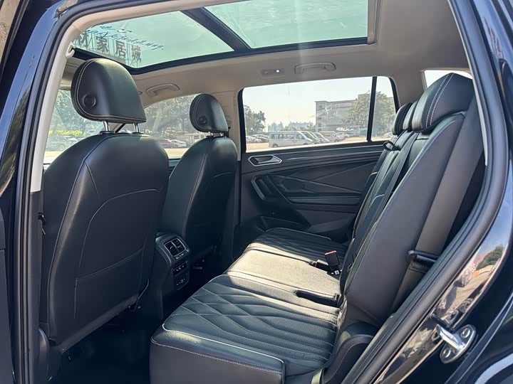 Фото 7 - Volkswagen Tiguan L Pro