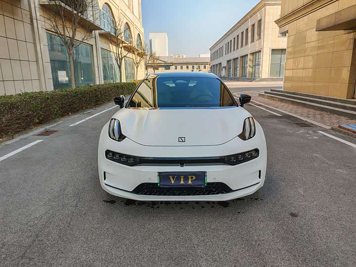 Фото 2 - Zeekr 001