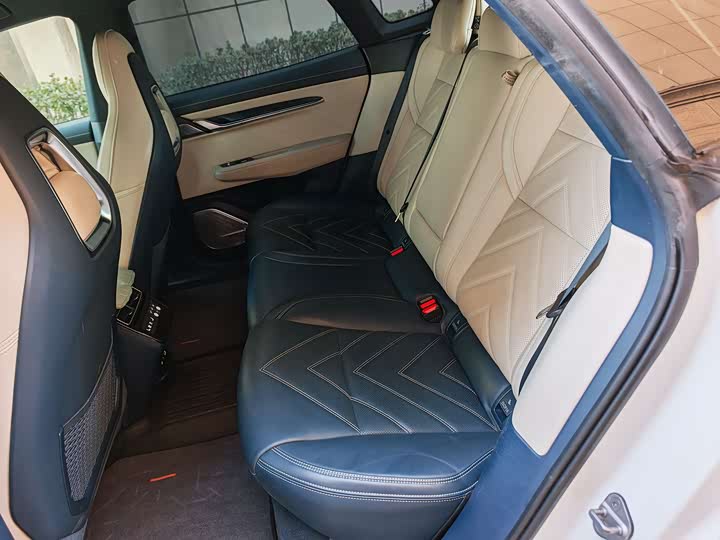 Фото 6 - Zeekr 001