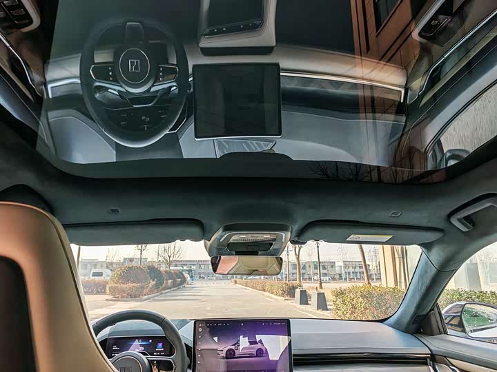 Фото 8 - Zeekr 001