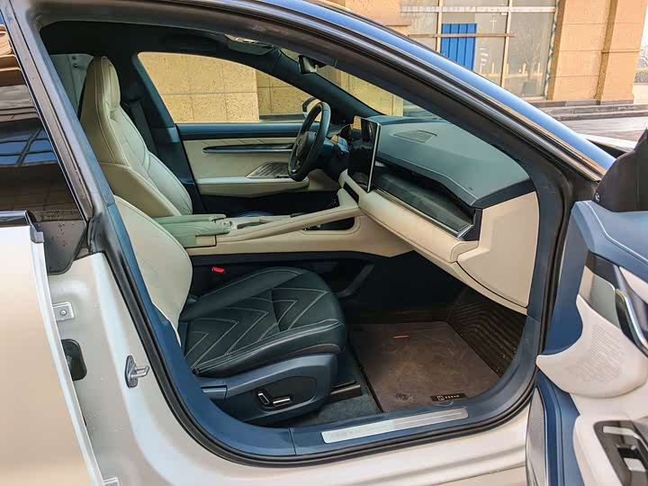 Фото 9 - Zeekr 001