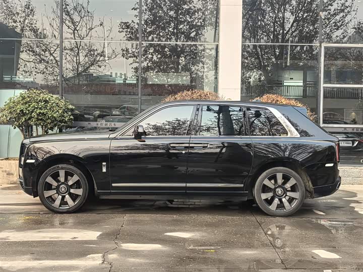 Фото 2 - Rolls-Royce Cullinan