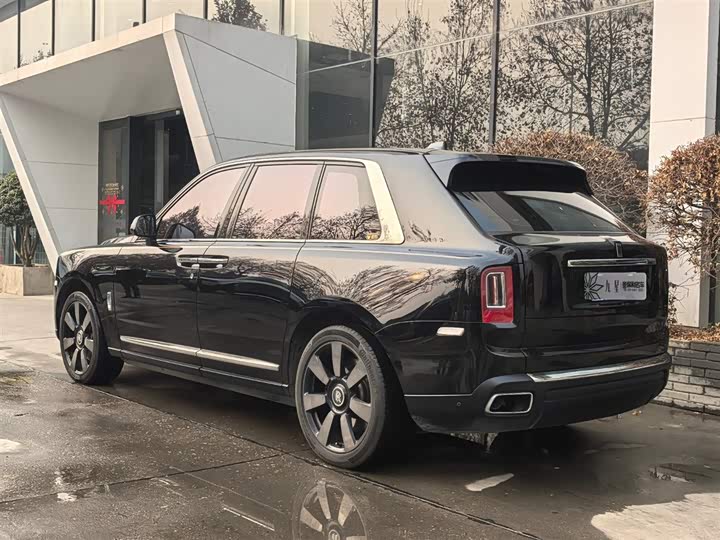 Фото 3 - Rolls-Royce Cullinan