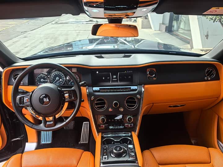 Фото 7 - Rolls-Royce Cullinan