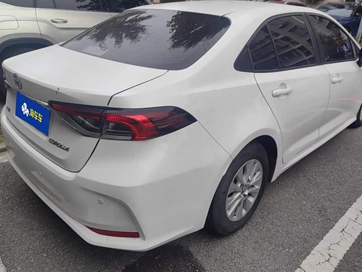 Фото 3 - Toyota Corolla