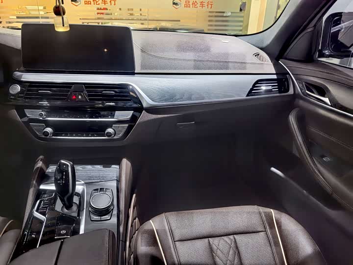 Фото 8 - BMW 5 Series