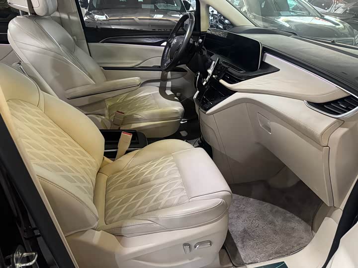 Фото 6 - Buick GL8 ES