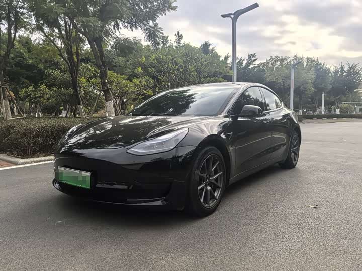 Фото 1 - Tesla Model 3