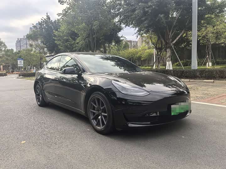 Фото 3 - Tesla Model 3