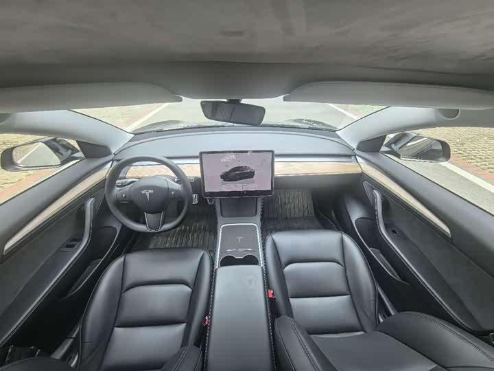 Фото 4 - Tesla Model 3