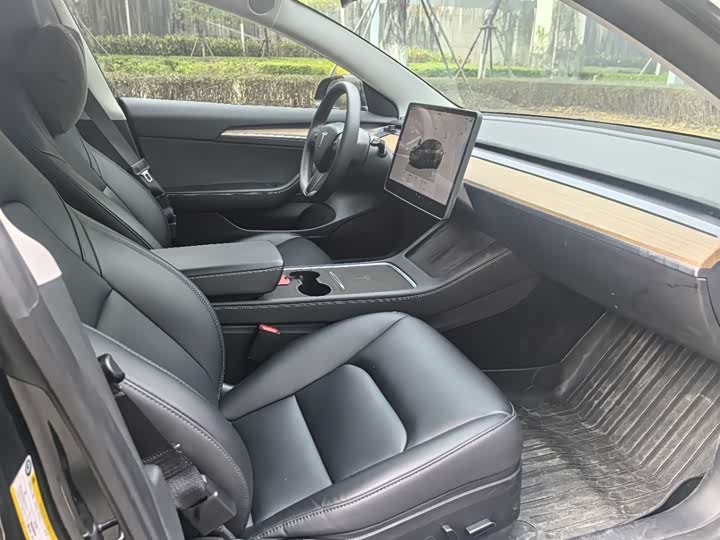 Фото 5 - Tesla Model 3