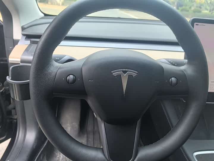 Фото 7 - Tesla Model 3