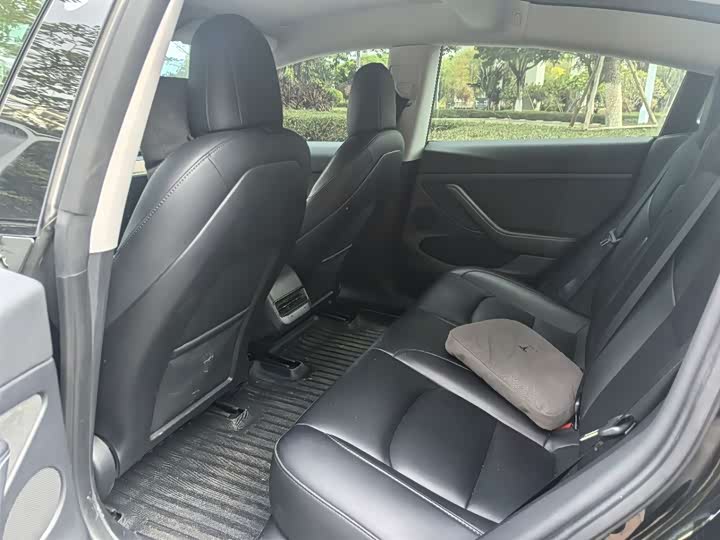 Фото 8 - Tesla Model 3