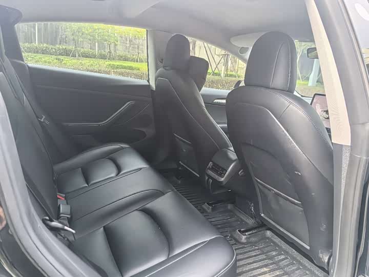 Фото 9 - Tesla Model 3