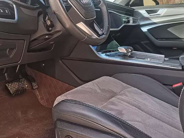 Фото 8 - Audi A6L