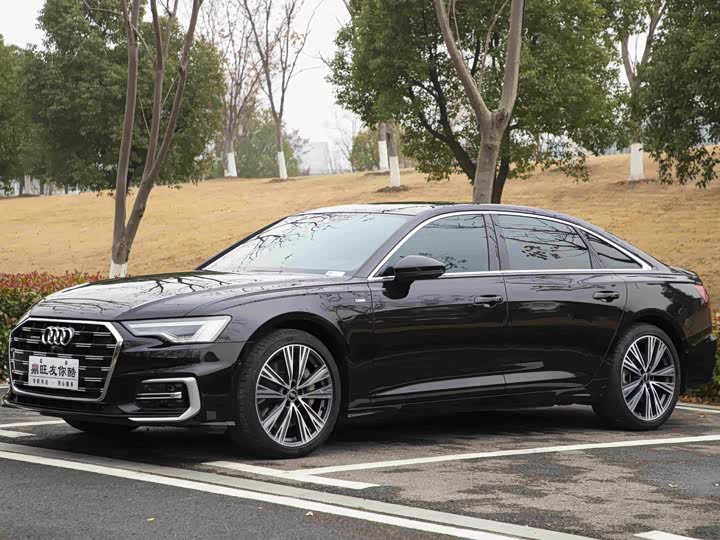 Фото 1 - Audi A6L