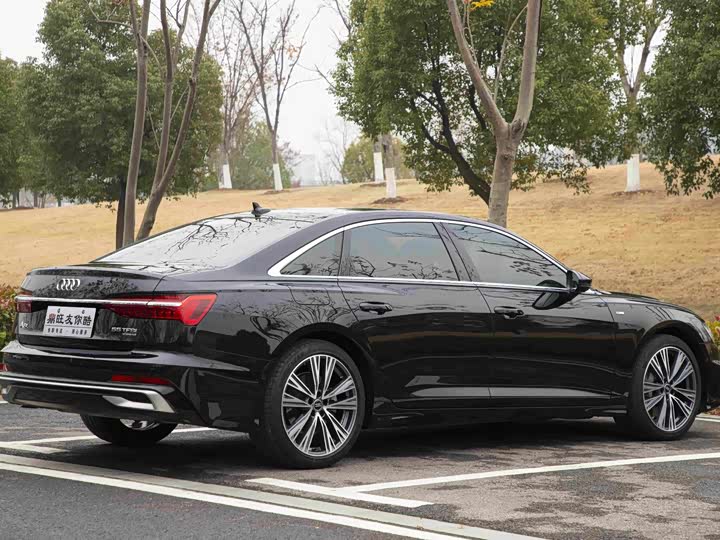 Фото 4 - Audi A6L