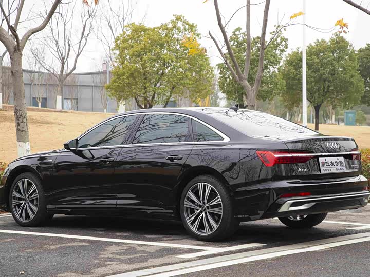 Фото 6 - Audi A6L