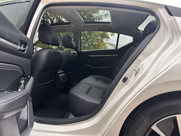 Фото 9 - Nissan Teana