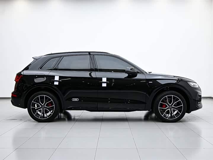 Фото 6 - Audi Q5L