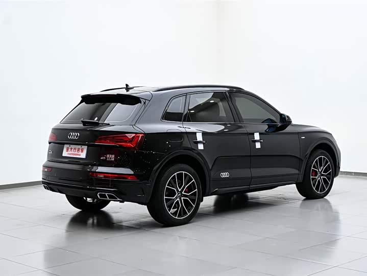 Фото 7 - Audi Q5L