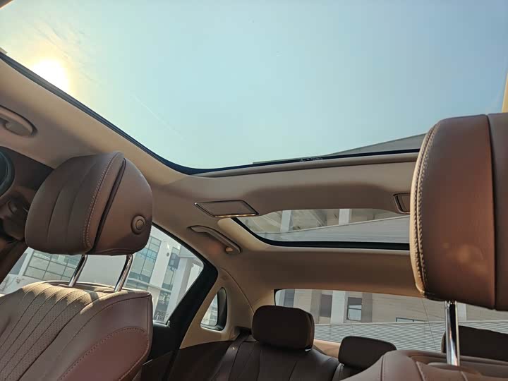 Фото 4 - Mercedes-Benz E-Class