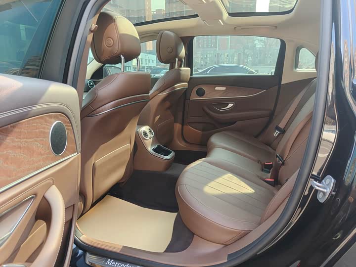 Фото 6 - Mercedes-Benz E-Class