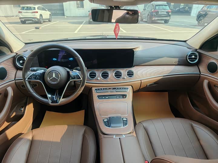 Фото 7 - Mercedes-Benz E-Class