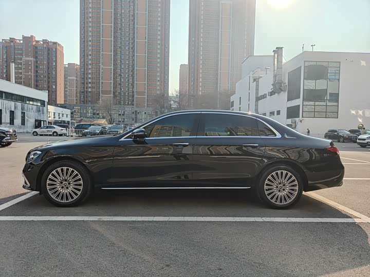 Фото 8 - Mercedes-Benz E-Class