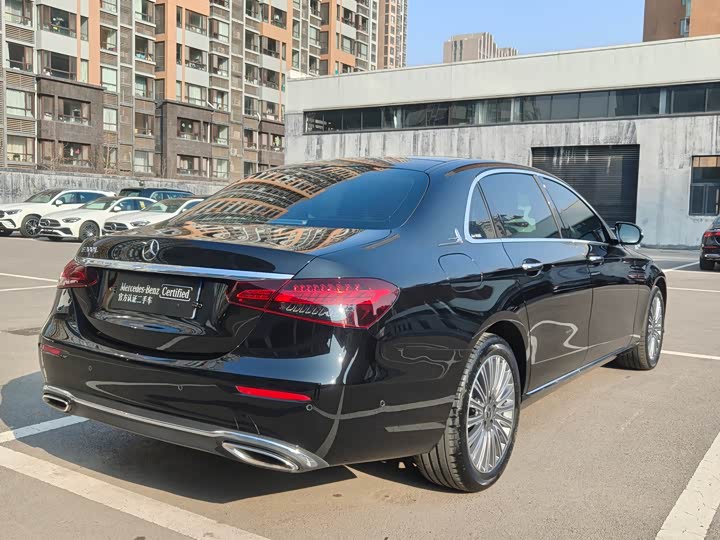 Фото 9 - Mercedes-Benz E-Class