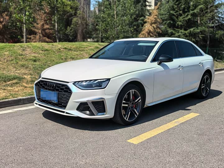 Фото 1 - Audi A4L