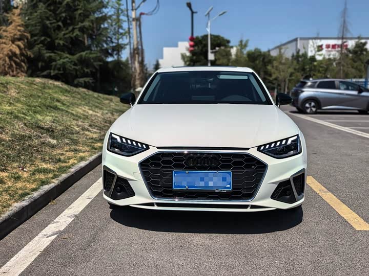 Фото 2 - Audi A4L