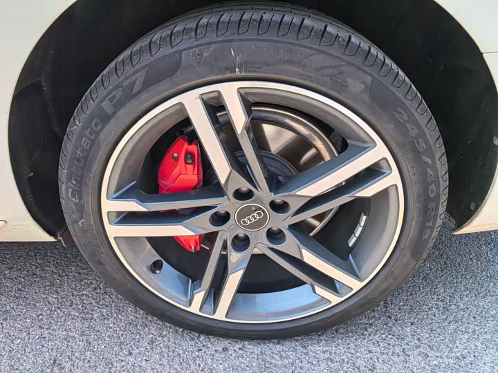 Фото 5 - Audi A4L