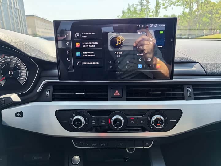 Фото 8 - Audi A4L