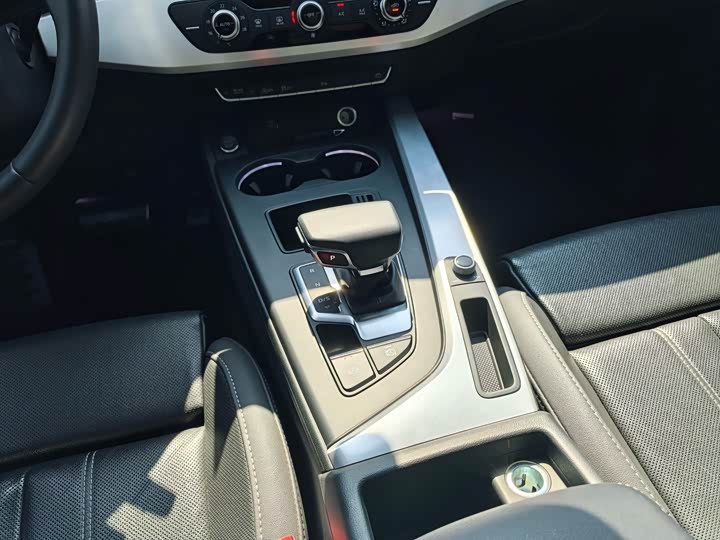 Фото 9 - Audi A4L