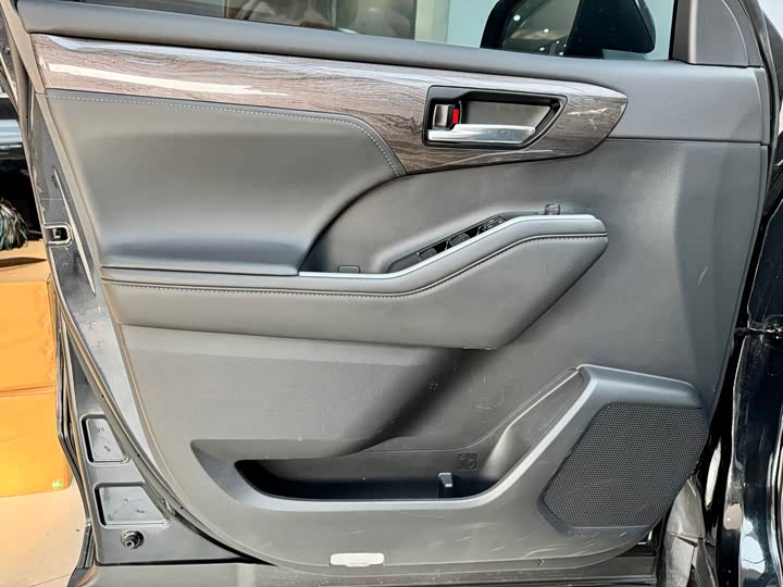 Фото 8 - Toyota Crown Kluger