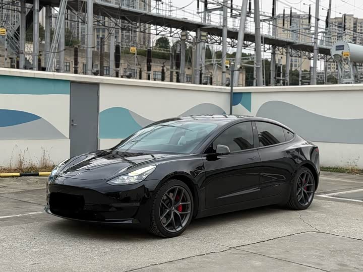 Фото 1 - Tesla Model 3