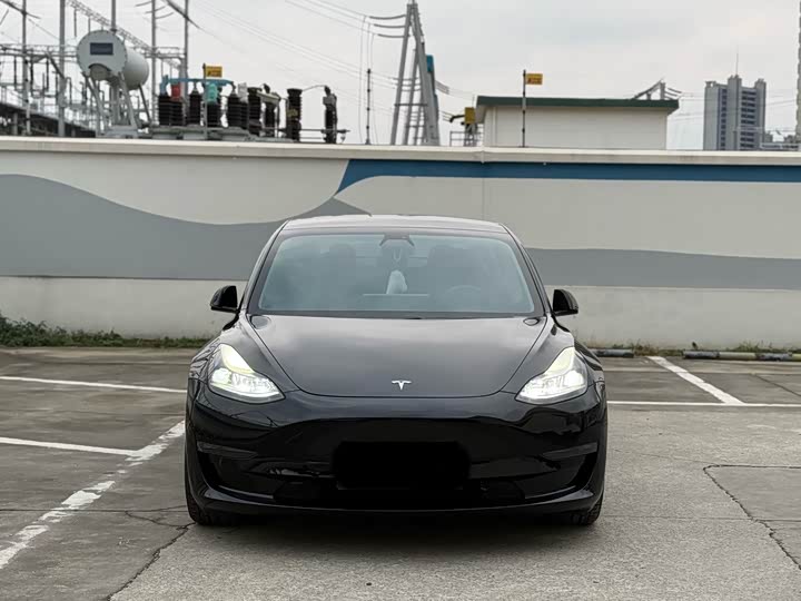 Фото 2 - Tesla Model 3