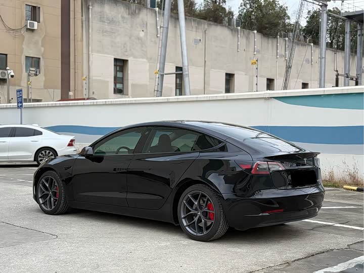 Фото 6 - Tesla Model 3