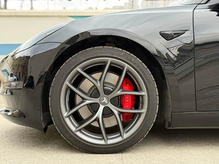 Фото 7 - Tesla Model 3