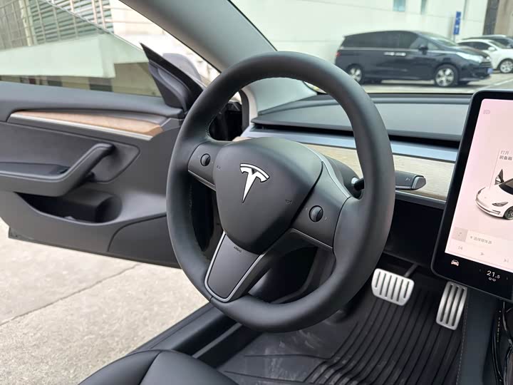 Фото 8 - Tesla Model 3