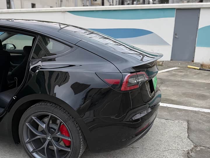 Фото 9 - Tesla Model 3