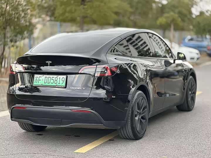Фото 8 - Tesla Model Y