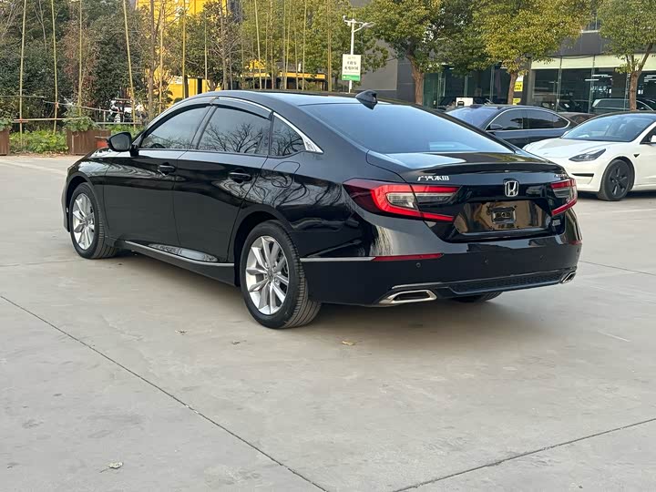 Фото 5 - Honda Accord